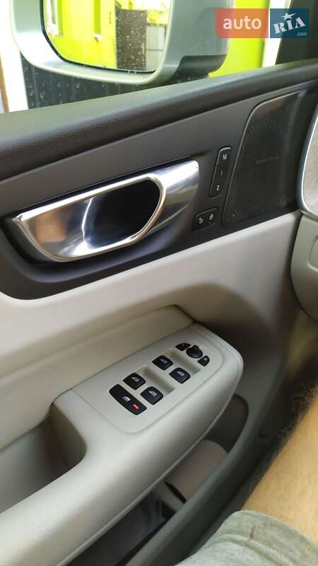 Внедорожник / Кроссовер Volvo XC60 2022 в Ровно