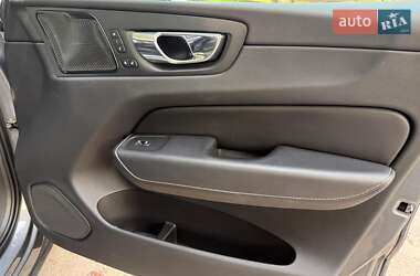 Внедорожник / Кроссовер Volvo XC60 2019 в 