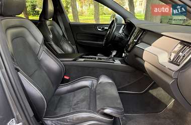 Внедорожник / Кроссовер Volvo XC60 2019 в 