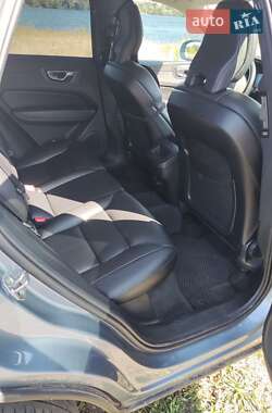 Внедорожник / Кроссовер Volvo XC60 2018 в 