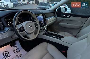 Внедорожник / Кроссовер Volvo XC60 2018 в 