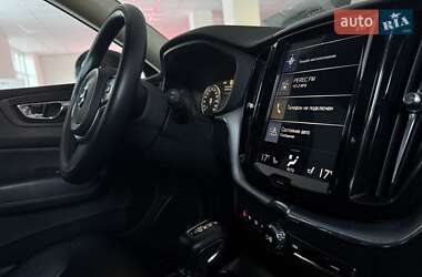 Внедорожник / Кроссовер Volvo XC60 2018 в 
