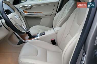 Внедорожник / Кроссовер Volvo XC60 2016 в 
