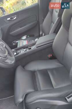Внедорожник / Кроссовер Volvo XC60 2022 в 
