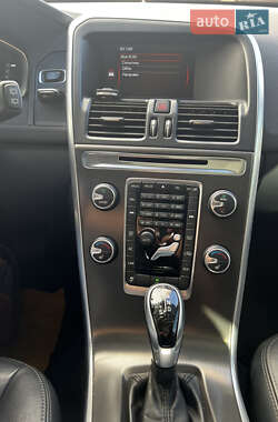 Внедорожник / Кроссовер Volvo XC60 2014 в 