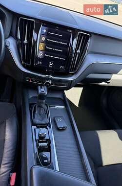 Внедорожник / Кроссовер Volvo XC60 2019 в 