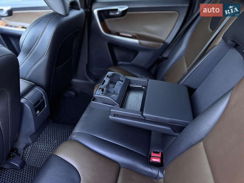 Внедорожник / Кроссовер Volvo XC60 2015 в Сарнах