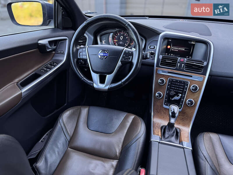Внедорожник / Кроссовер Volvo XC60 2015 в Сарнах