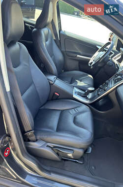 Внедорожник / Кроссовер Volvo XC60 2012 в 