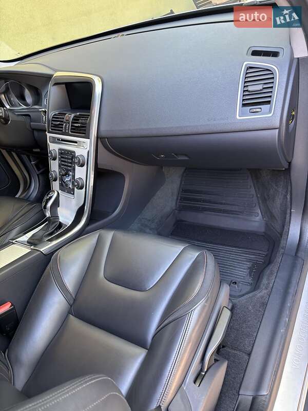 Внедорожник / Кроссовер Volvo XC60 2016 в Киеве