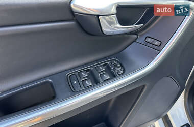 Внедорожник / Кроссовер Volvo XC60 2015 в 