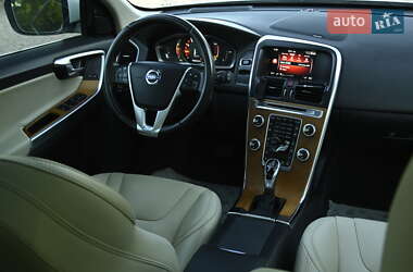 Внедорожник / Кроссовер Volvo XC60 2017 в 