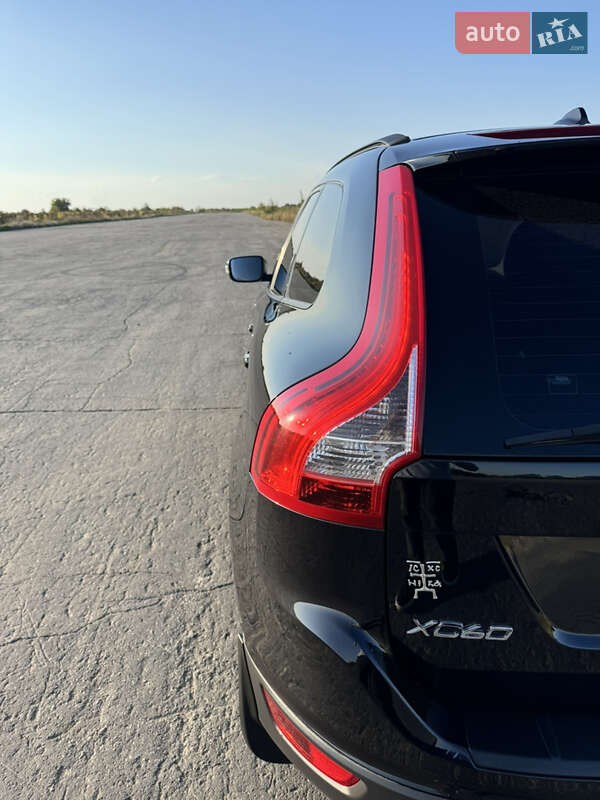 Внедорожник / Кроссовер Volvo XC60 2012 в Баре