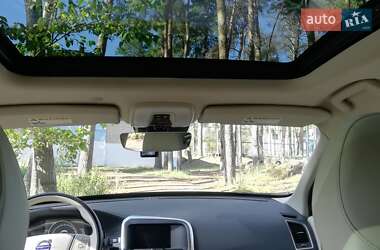 Внедорожник / Кроссовер Volvo XC60 2015 в 