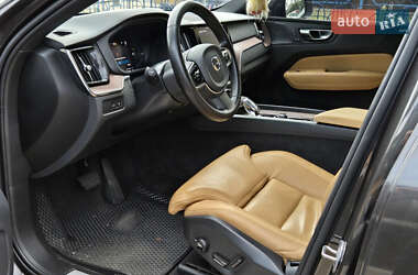 Внедорожник / Кроссовер Volvo XC60 2023 в 