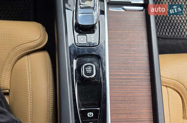 Внедорожник / Кроссовер Volvo XC60 2023 в 