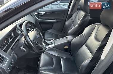 Внедорожник / Кроссовер Volvo XC60 2016 в 