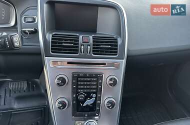 Внедорожник / Кроссовер Volvo XC60 2016 в 