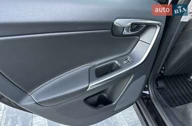 Внедорожник / Кроссовер Volvo XC60 2016 в 