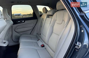 Внедорожник / Кроссовер Volvo XC60 2020 в 