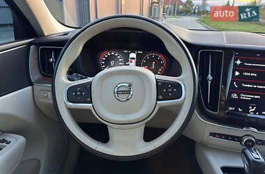 Внедорожник / Кроссовер Volvo XC60 2020 в 