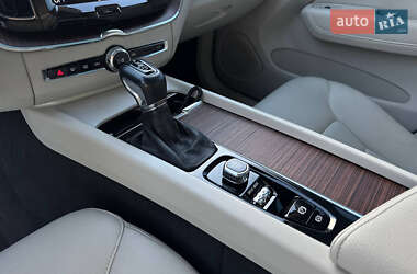 Внедорожник / Кроссовер Volvo XC60 2020 в 