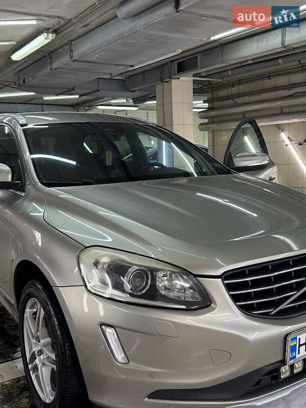 Внедорожник / Кроссовер Volvo XC60 2016 в 