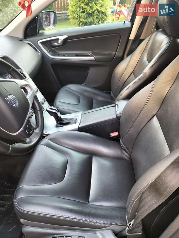Внедорожник / Кроссовер Volvo XC60 2016 в Бережанах