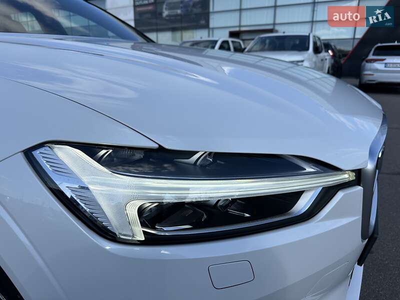 Внедорожник / Кроссовер Volvo XC60 2018 в Киеве