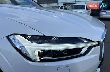 Внедорожник / Кроссовер Volvo XC60 2018 в 