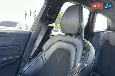Внедорожник / Кроссовер Volvo XC60 2018 в 