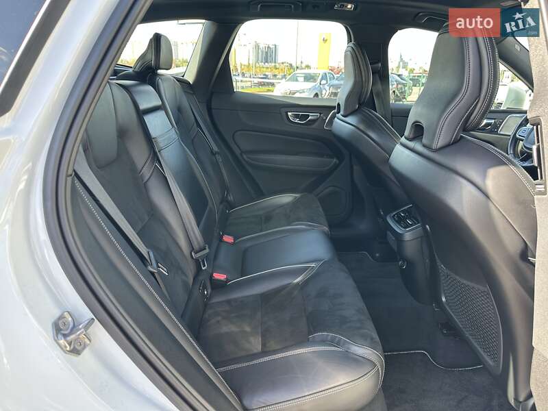 Внедорожник / Кроссовер Volvo XC60 2018 в Киеве