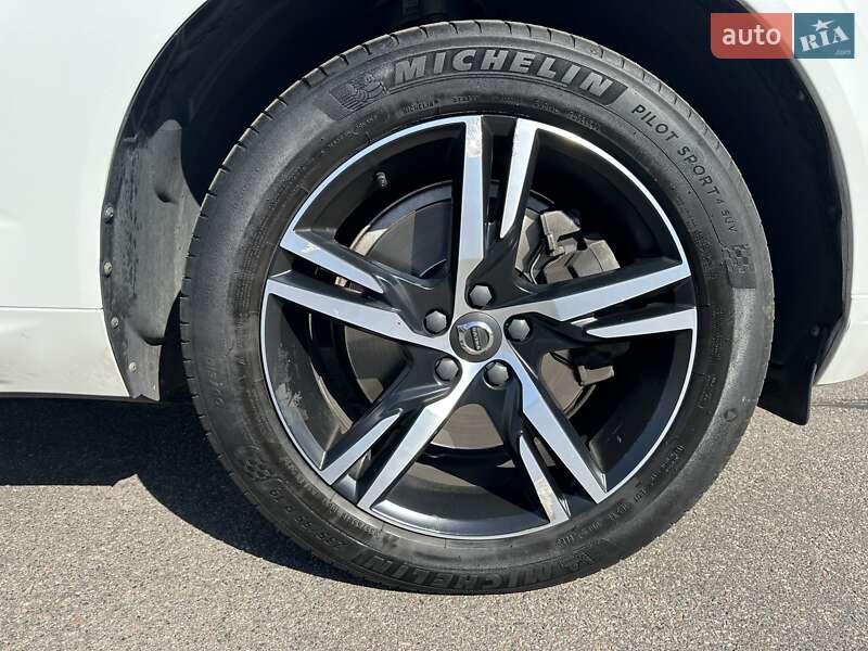 Внедорожник / Кроссовер Volvo XC60 2018 в Киеве