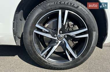 Внедорожник / Кроссовер Volvo XC60 2018 в 