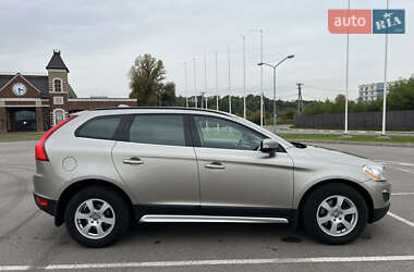 Внедорожник / Кроссовер Volvo XC60 2013 в 