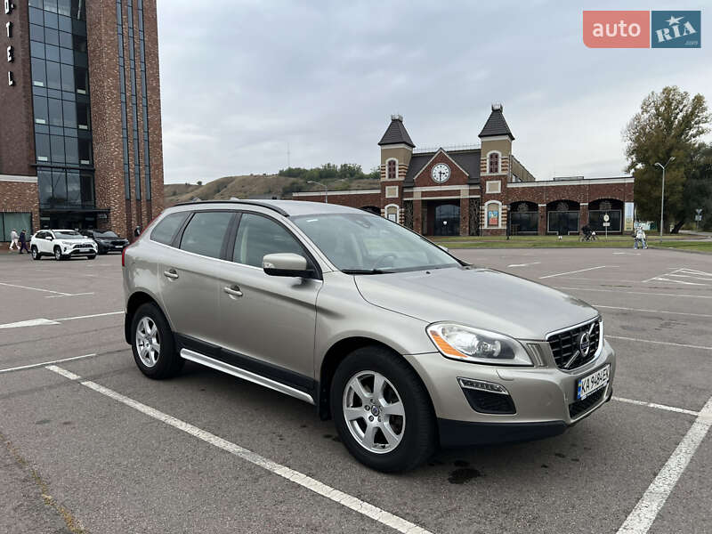 Внедорожник / Кроссовер Volvo XC60 2013 в 