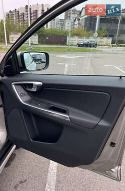 Внедорожник / Кроссовер Volvo XC60 2013 в 