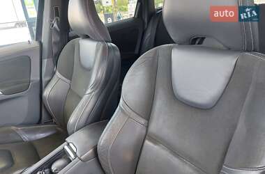 Внедорожник / Кроссовер Volvo XC60 2016 в 