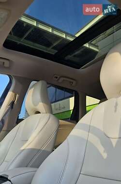 Позашляховик / Кросовер Volvo XC60 2014 в 