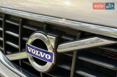 Внедорожник / Кроссовер Volvo XC60 2012 в 