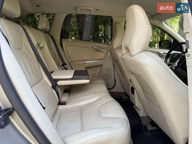 Внедорожник / Кроссовер Volvo XC60 2012 в Киеве