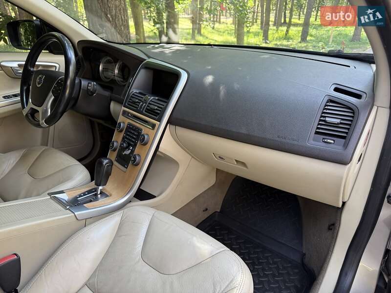 Внедорожник / Кроссовер Volvo XC60 2012 в Киеве