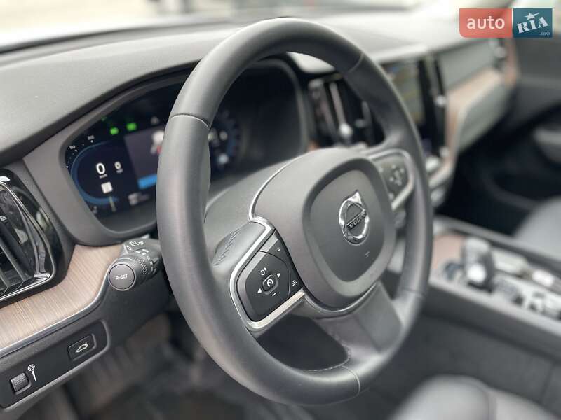 Внедорожник / Кроссовер Volvo XC60 2022 в Днепре