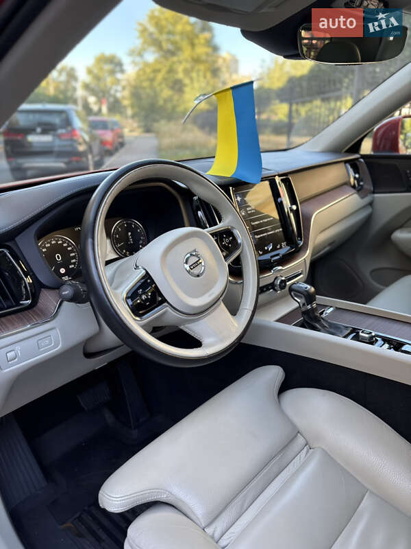 Внедорожник / Кроссовер Volvo XC60 2018 в Киеве