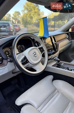 Внедорожник / Кроссовер Volvo XC60 2018 в 