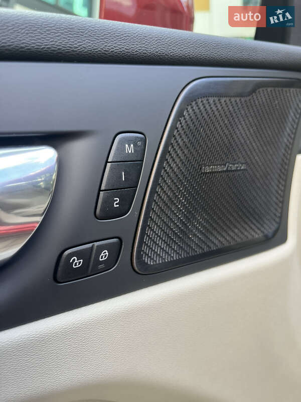 Внедорожник / Кроссовер Volvo XC60 2018 в Киеве