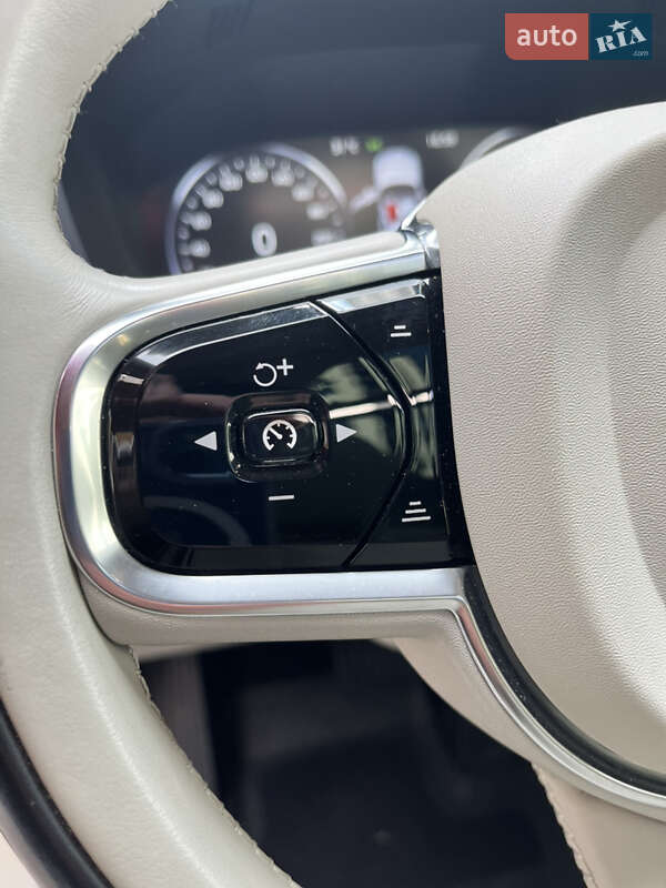 Внедорожник / Кроссовер Volvo XC60 2018 в Киеве