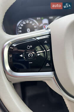 Внедорожник / Кроссовер Volvo XC60 2018 в 