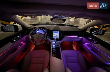 Позашляховик / Кросовер Volvo XC60 2023 в 