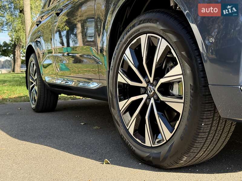 Внедорожник / Кроссовер Volvo XC60 2023 в Киеве